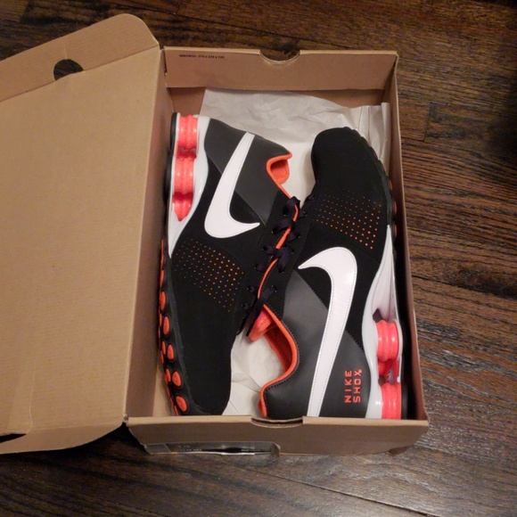 nike shox deliver black and white